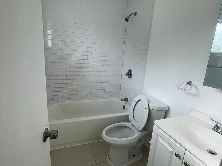 1531 NE 117th St #4 — Photo 5