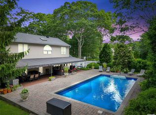 24 Fordham Dr, Hampton Bays, NY 11946