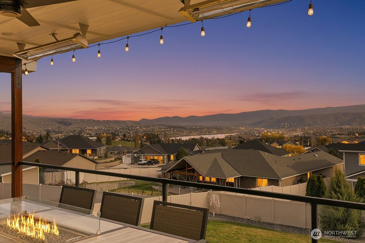 885 Autumn Crest Drive, Wenatchee, WA 98801 | Zillow
