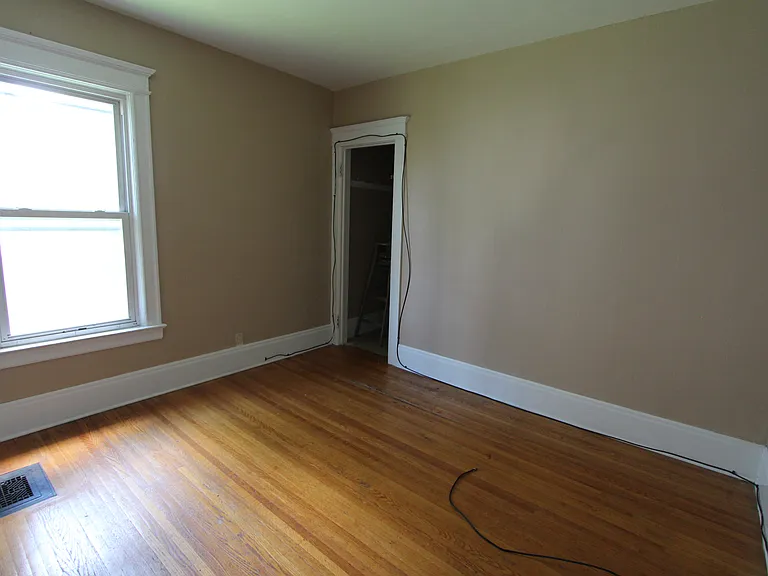 300 1/2 S Lowell Ave — Photo 19
