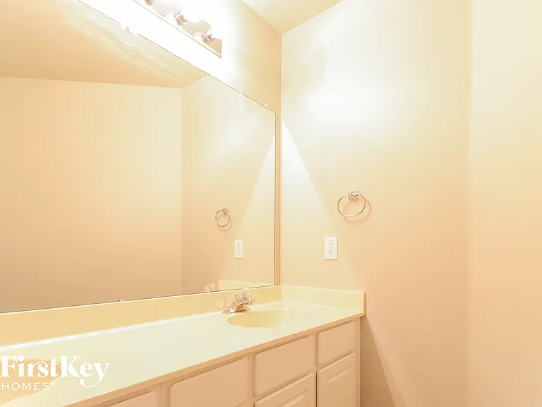 2204 Reedway Ct — Photo 13