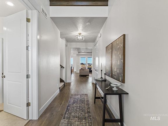 4th image of 375 S Strut Way