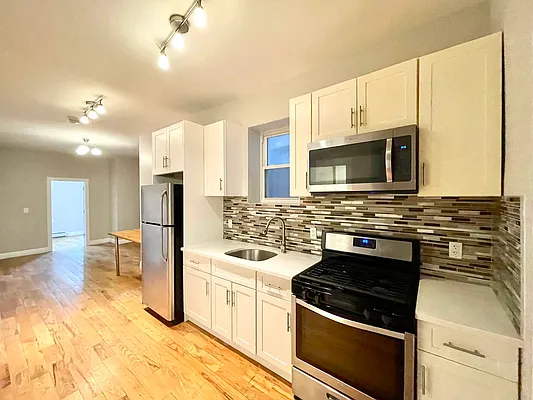 Rented by Pear NYC LLC | media 8