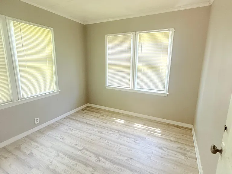 4646 Dupont Ave N — Photo 1