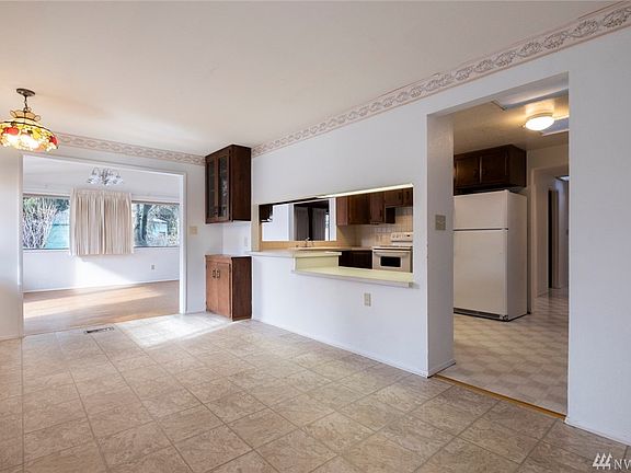 4th image of 61 Molenda Ln