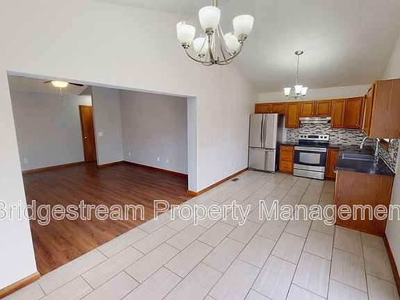 3rd image of 1632 Tamworth Cir