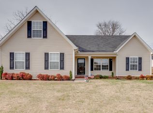 8411 Manor Farm Dr, Murfreesboro, TN 37129