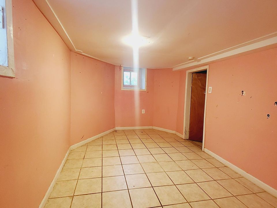 2nd image of 95 Warner Ave #Basement