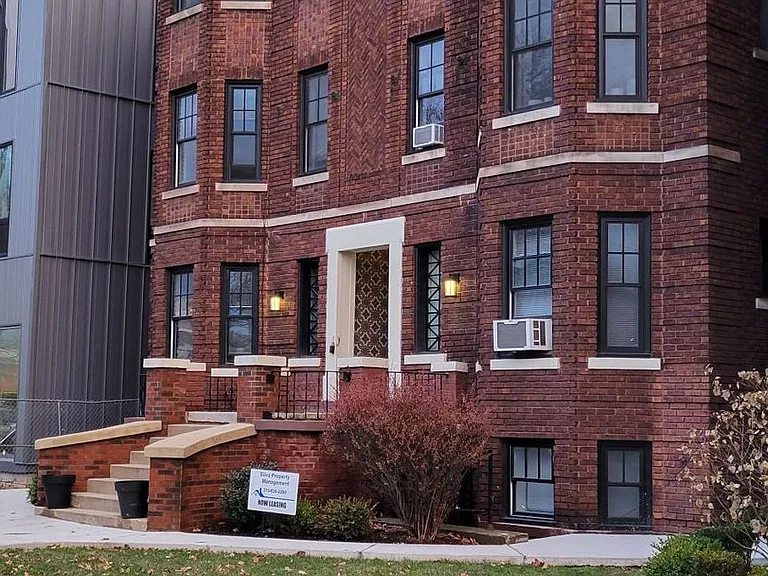 665 W Willis — Photo 3