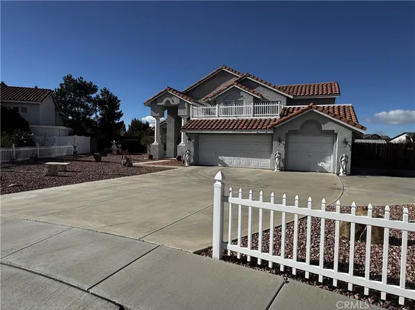20404 Half Moon Ct, Apple Valley, CA 92308