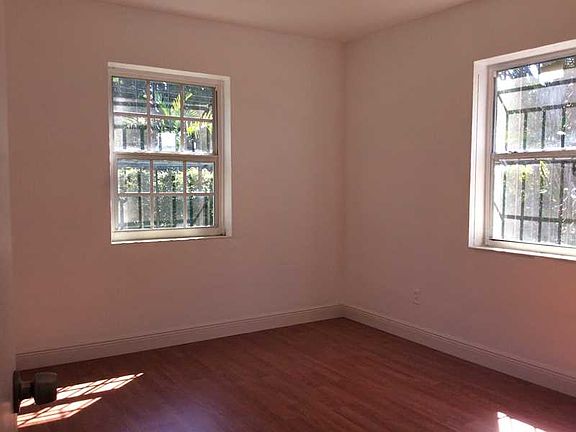 5th image of 290 Ne 131 St
