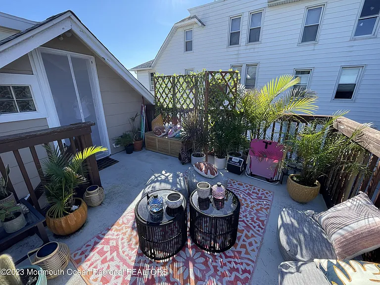 303 NE 7th Ave #4 — Photo 9