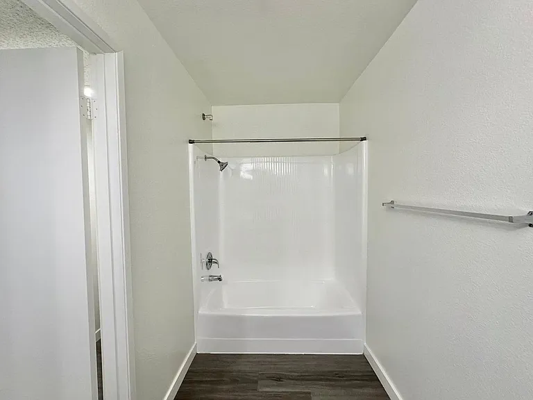 Nelson Apartments (Silver Tree Terrace) — Photo 19
