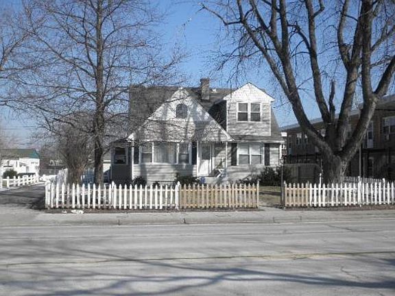 3rd image of 1004 W Euclid Ave