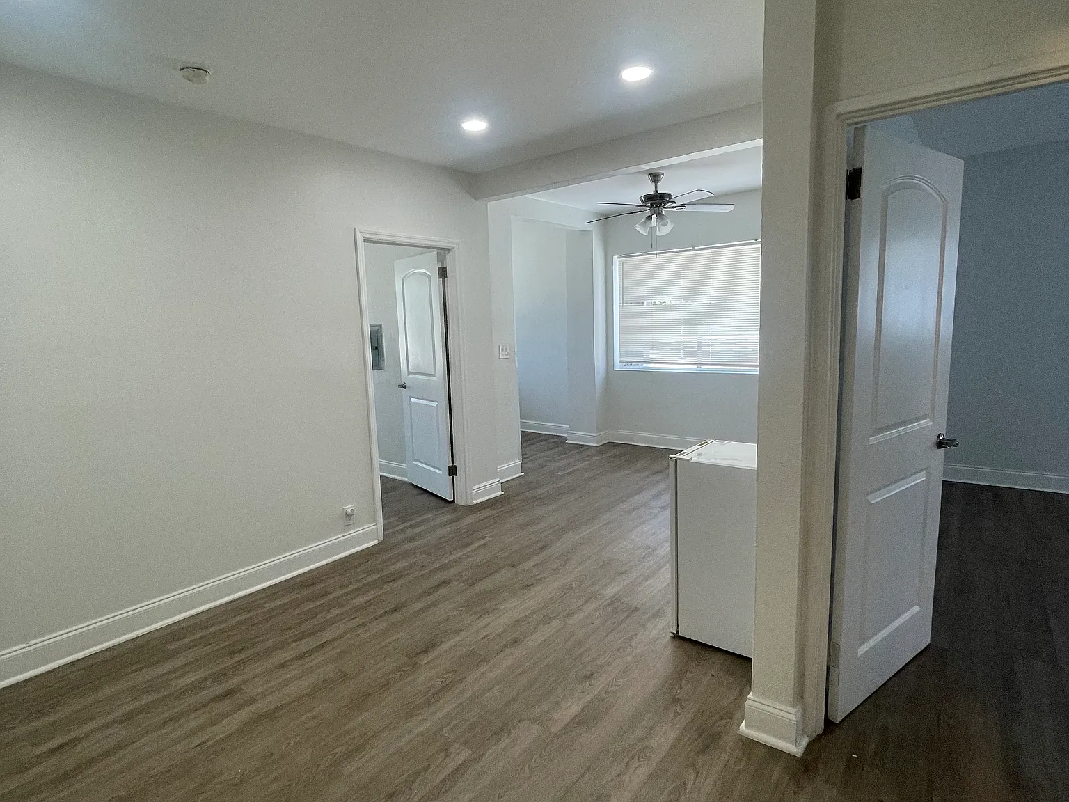 7450 Byron Ave — Photo 2