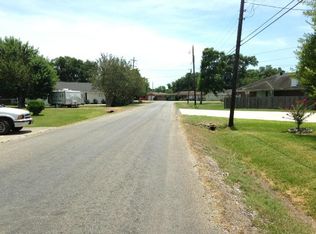 5353 Port Neches Rd, Groves, TX 77619