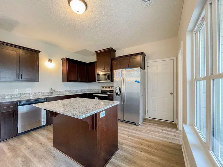 673 Meloney Dr — Photo 4