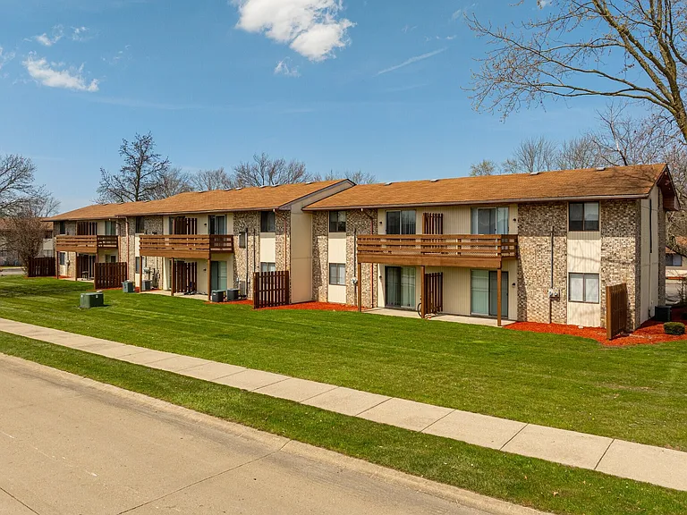 Black Hawk Apartments — Photo 14