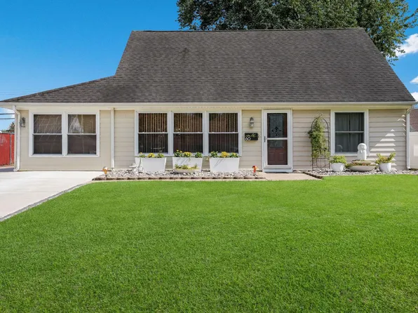 60 Harrow Rd, Levittown, PA 19056