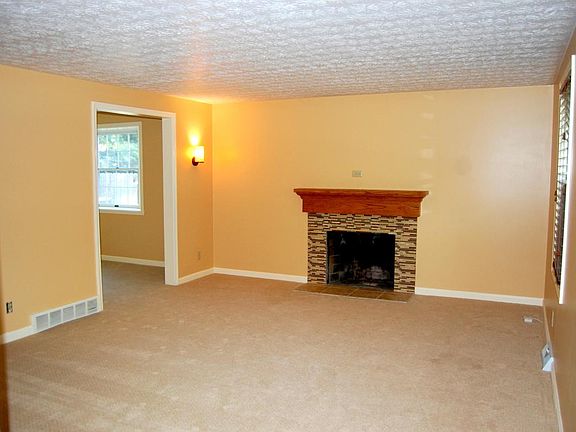 4th image of 118 Oakhurst Dr