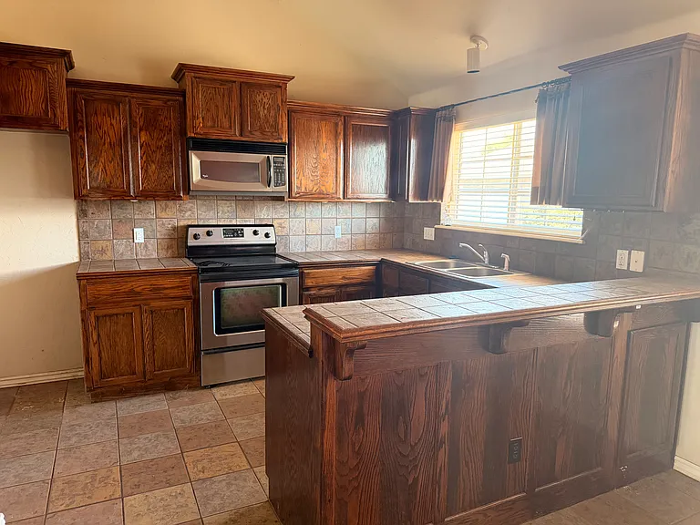 2251 Scissortail Landing Dr — Photo 2