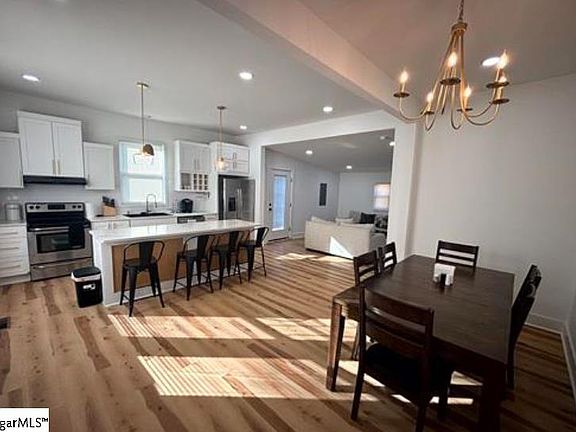 2nd image of 200 Spring St