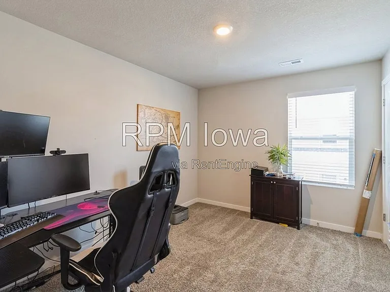3220 NW Greenwood St — Photo 10
