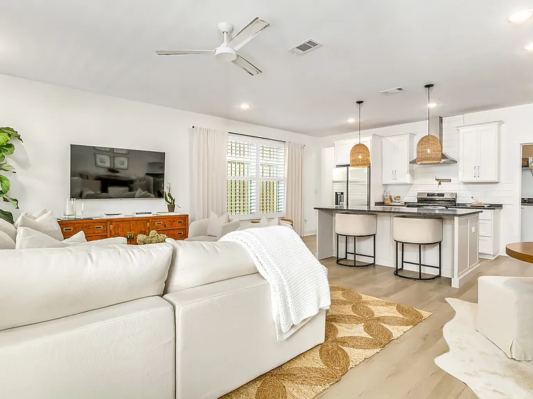913 W Jackson St — Photo 12