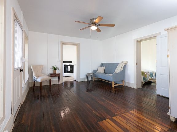 4th image of 105 E 2nd St