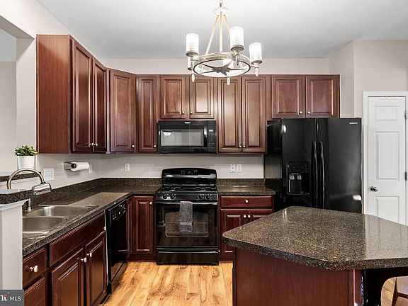 4th image of 376 Concetta Dr