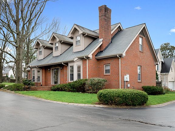 3rd image of 301 Windemere Woods Dr