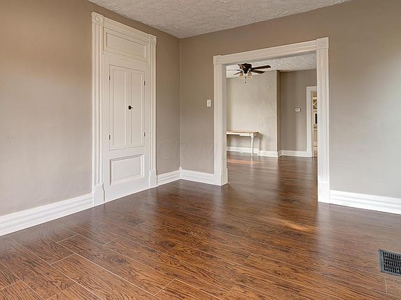 5th image of 25 W Longview Ave