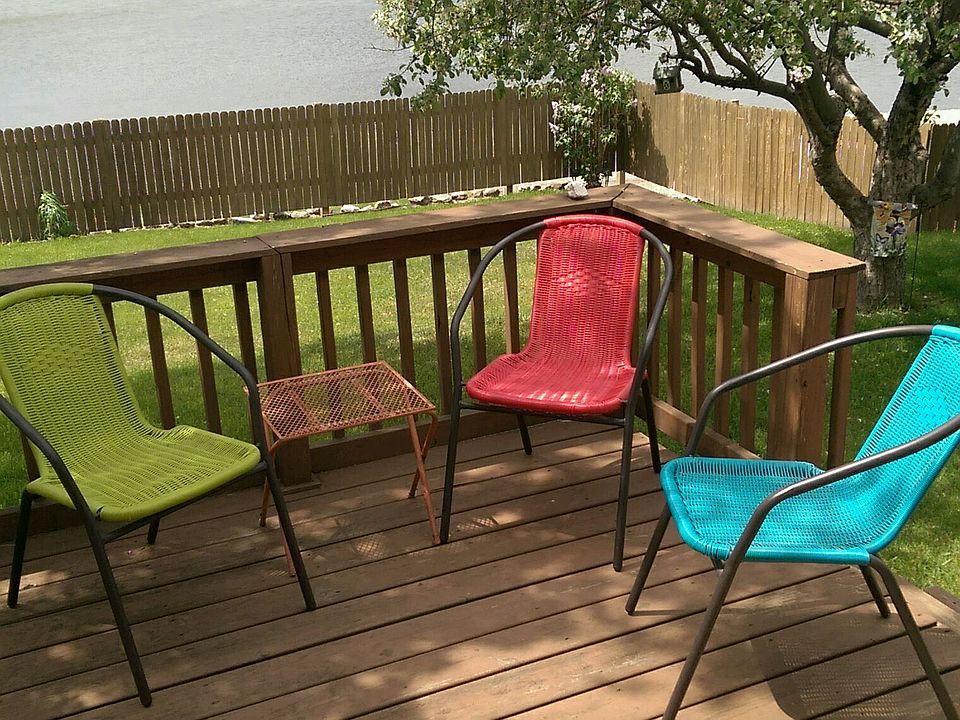 Back deck w lake view