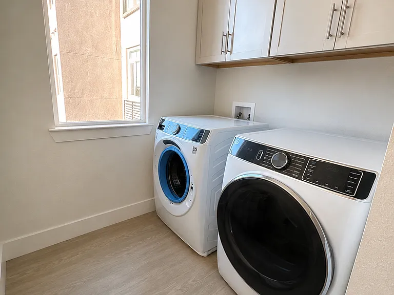 411 Toyama Dr — Photo 16