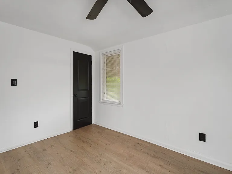 13891 Fairmount Dr — Photo 16