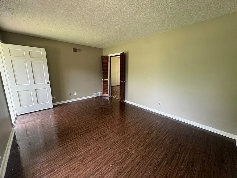 2858 Phyllis Cv — Photo 2