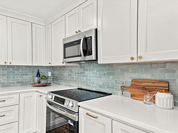 5th image of 213 Pine Ct