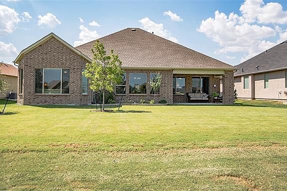 2nd image of 8813 Gardenia Dr