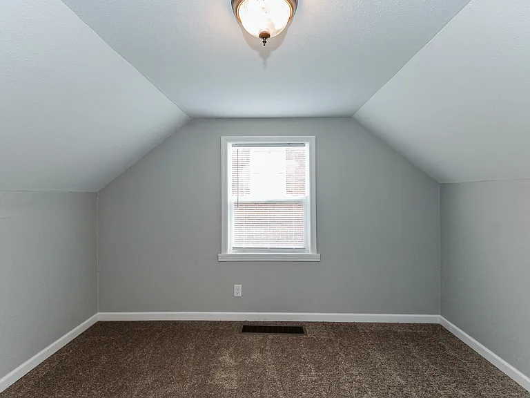 626 Ridgemont Dr — Photo 14