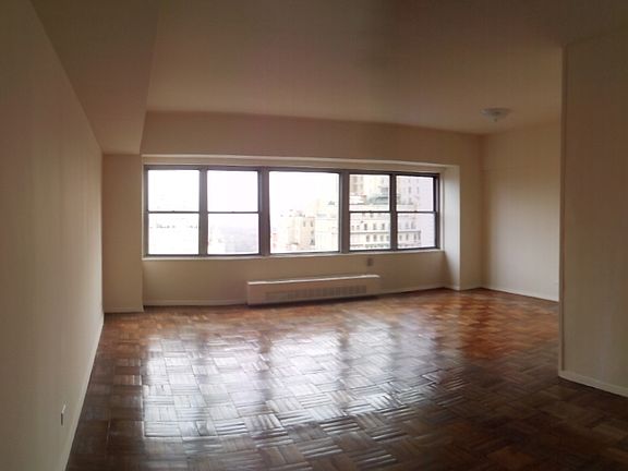 4th image of 15 W 72nd St APT 25G