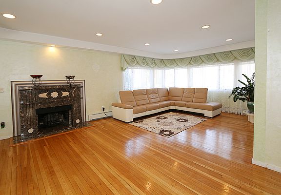 4th image of 28 Wimbleton Ln