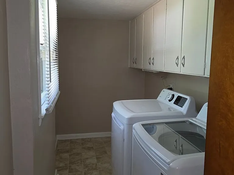 3322 Hart St — Photo 6