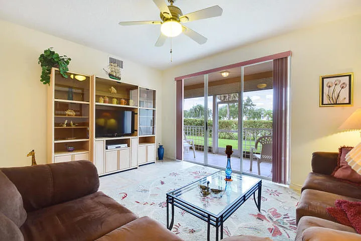 101 Muirfield Ct #F — Photo 6