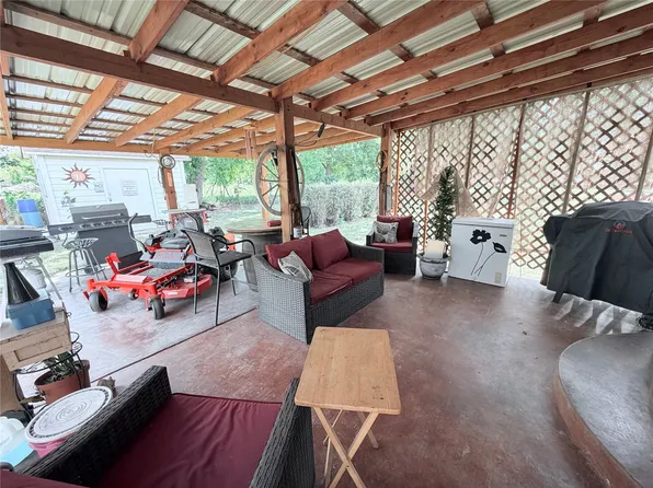 617 W 7th St, Kiowa, OK 74553