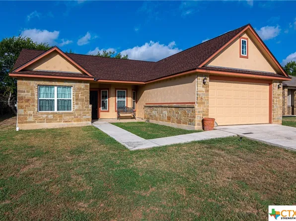204 Greenway Dr, Seguin, TX 78155