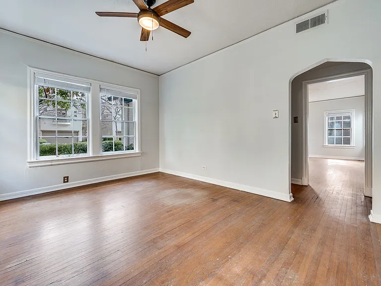 4315 Gilbert Ave — Photo 6