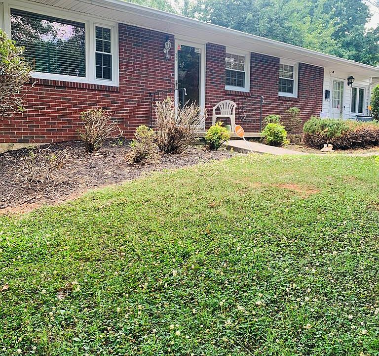 1st image of 304 Lansbury Dr