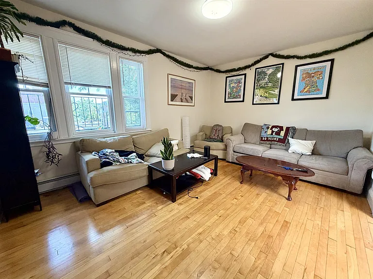 1102 Cambridge St — Photo 16