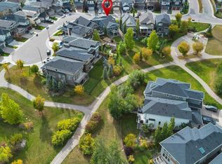 32 SW Walden Pl SE, Calgary, AB T2X 1Y5
