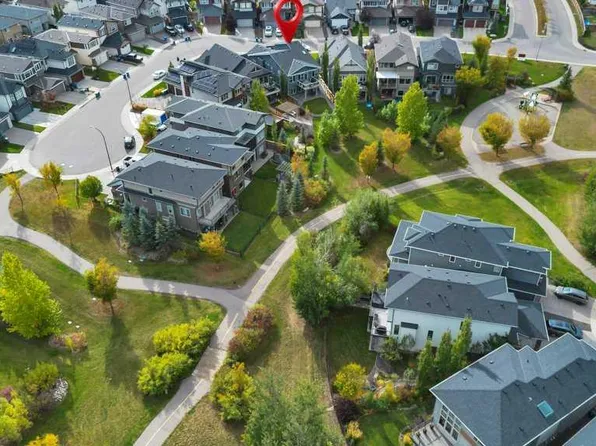32 SW Walden Pl SE, Calgary, AB T2X 1Y5